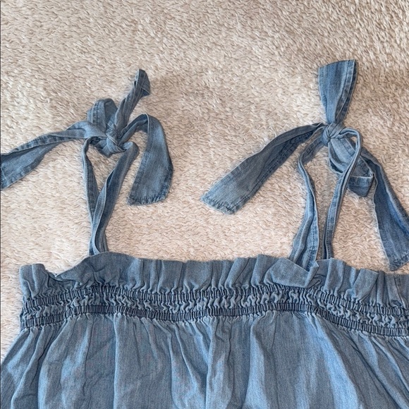 ๐ ๐ Express Womenโs Chambray Ruffled Smocked Tank โ Size L (NWT) - Picture 2 of 8